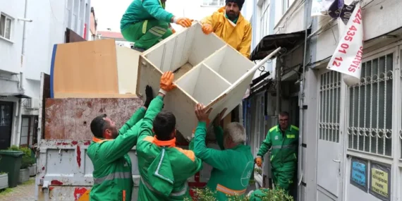 Bursa Osmangazi’de çöp eve anında müdahale