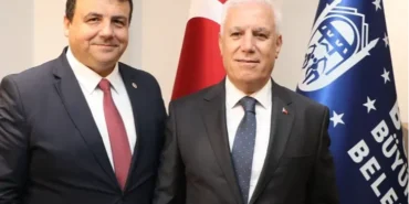 chp-li-ozturk-yoldan-dondu-buyuksehir-onune-davet-etti-1774941755-188_large