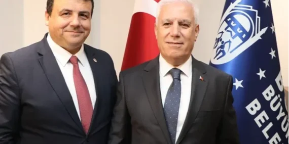 chp-li-ozturk-yoldan-dondu-buyuksehir-onune-davet-etti-1774941755-188_large