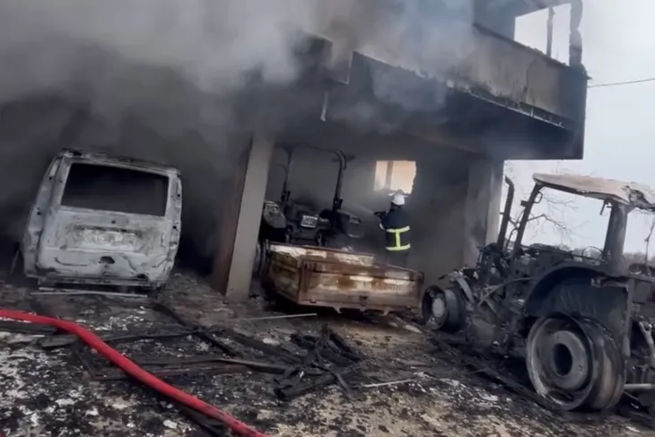 duzce-de-garaj-yangininda-6-arac-kullanilamaz-hale-geldi-1774158446-256_large