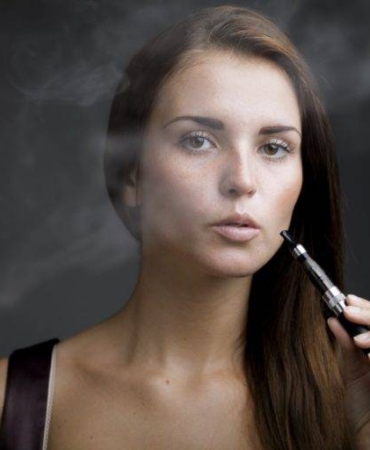 elegant-woman-smoking-e-cigarett-768x512