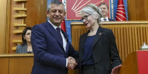 Emine Ülker Tarhan yeniden CHP’de