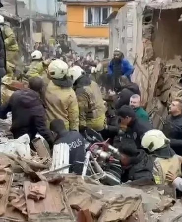 ibb-fatih-teki-bina-cokmesinin-nedeni-inceleniyor-1774177227-409_large