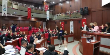 izmit-belediyesi-meclisi-nde-gorev-dagilimi-yapildi-1775630859-703_large