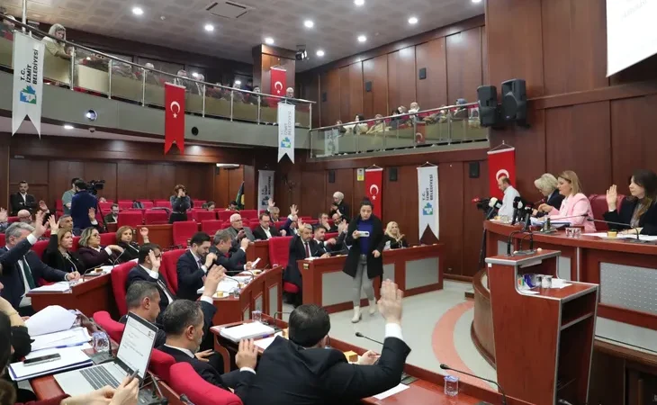 izmit-belediyesi-meclisi-nde-gorev-dagilimi-yapildi-1775630859-703_large