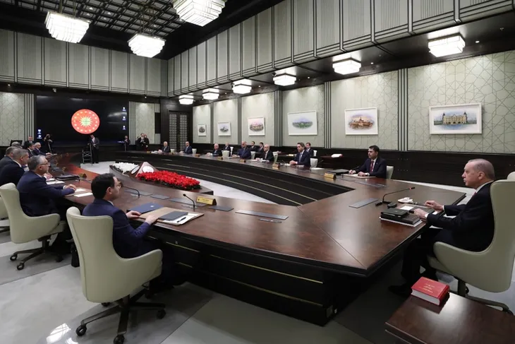 kabine-yogun-gundemle-toplaniyor-1774338456-770_large