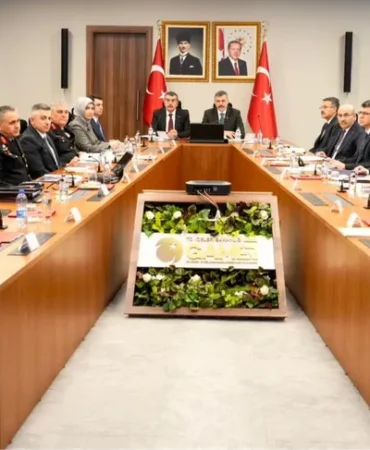 kritik-zirve-tamamlandi-okul-guvenligine-cok-yonlu-eylem-plani-1776330594-774_large
